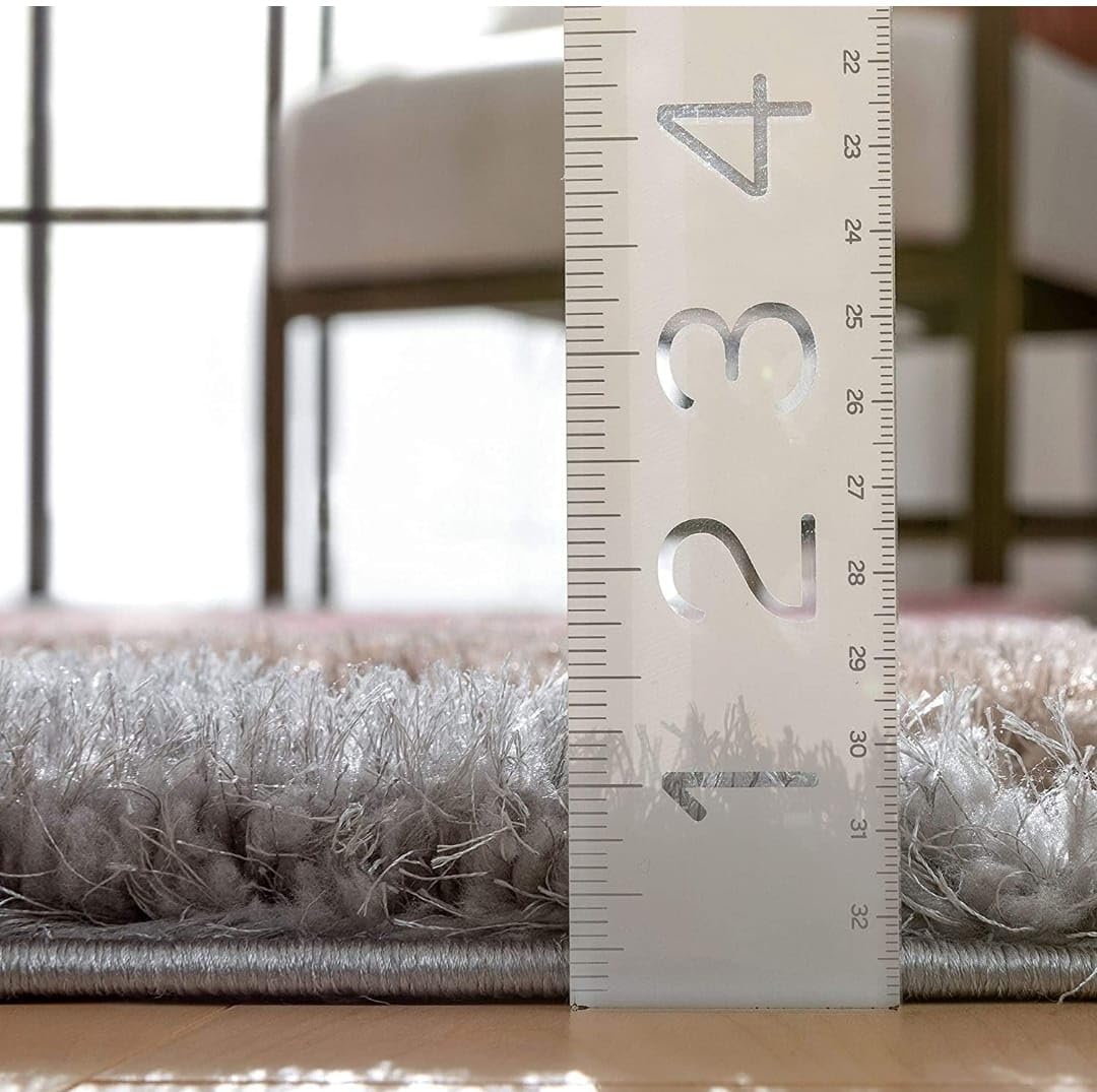 Premium Triangle Shaggy Rug – Soft & Stylish Carpet Design